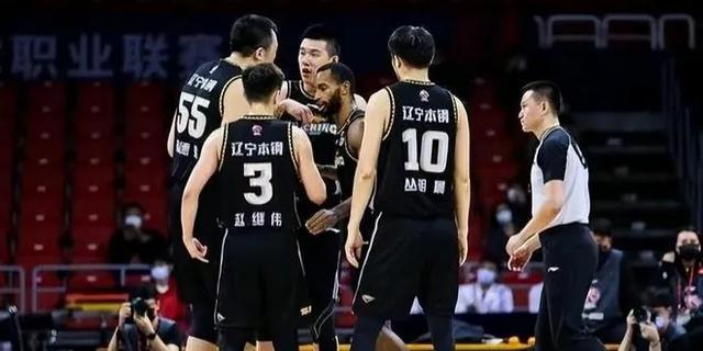 辽宁男篮凭借团队合作击败江苏队