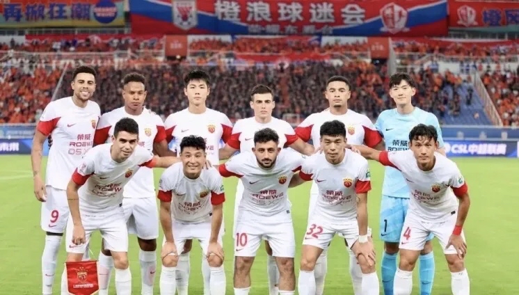 包含中超争冠白热化：上海海港1-0险胜山东泰山，武磊绝杀点燃冠军悬念的词条