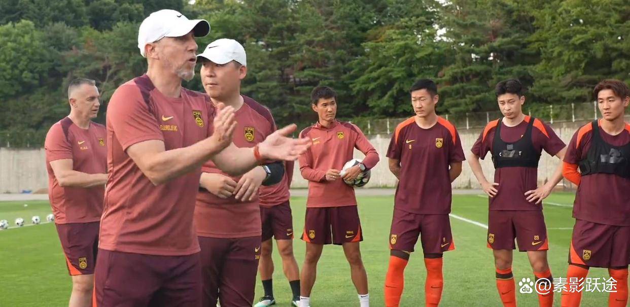 国足东亚杯第一队长浮出水面久尔杰维奇钦点不是颜骏凌和韦世豪的简单介绍