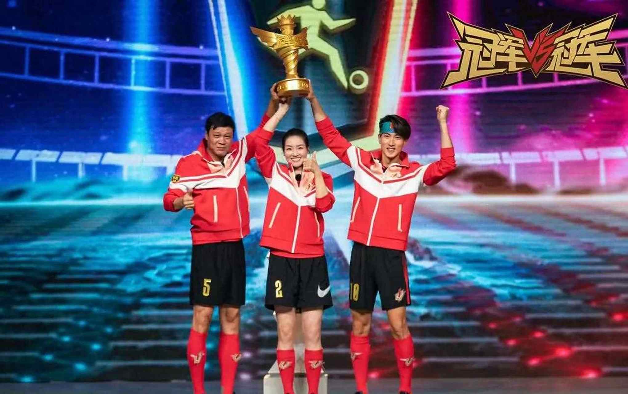热血挑战！顶尖足球两队角逐领军