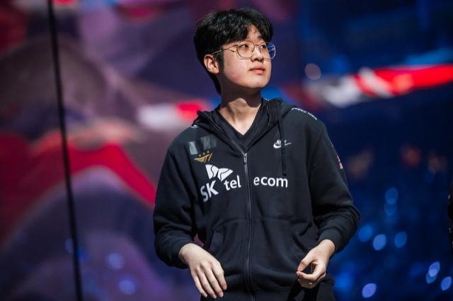 LCK：Gumayusi卢锡安强势扫射，T1中路0换4后强势一波