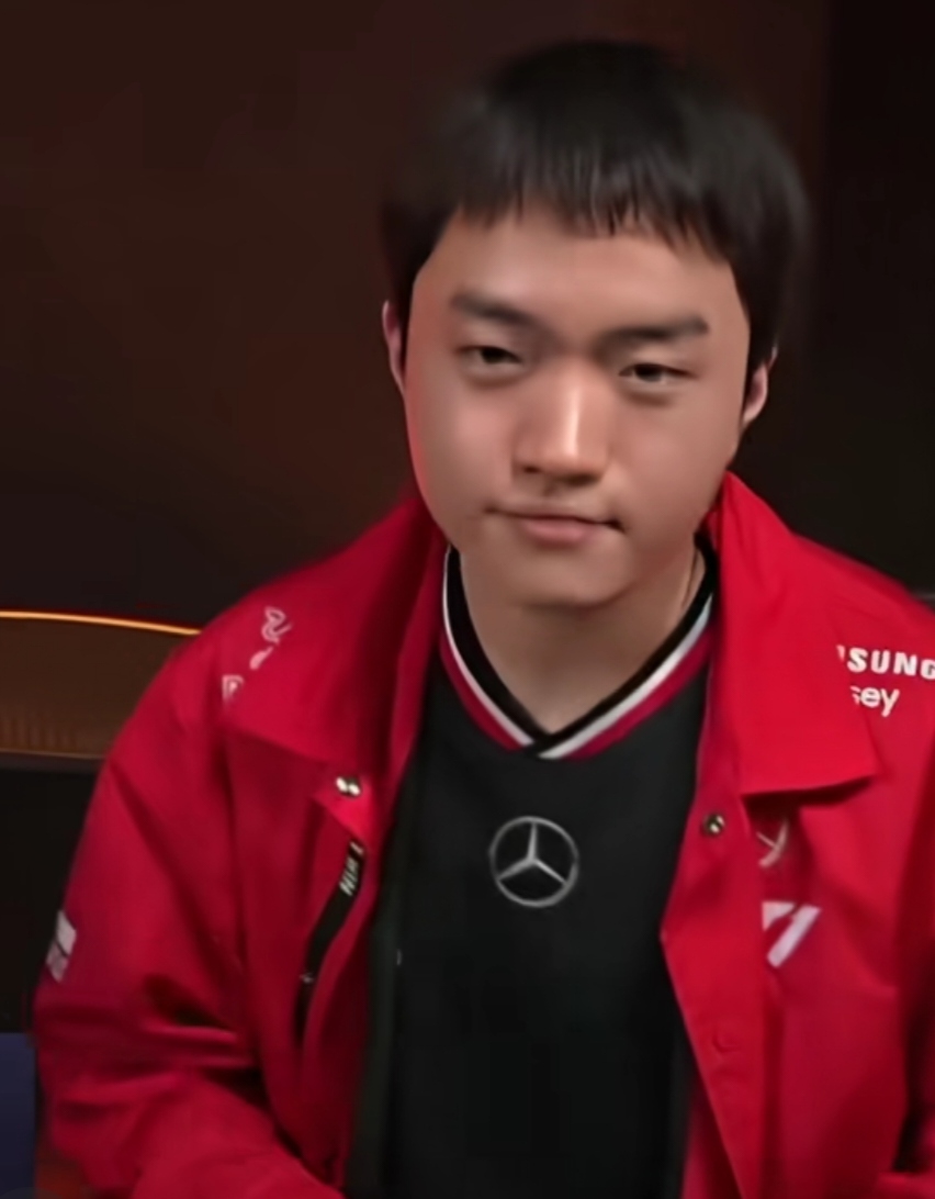 LCK：Gumayusi卢锡安强势扫射，T1中路0换4后强势一波